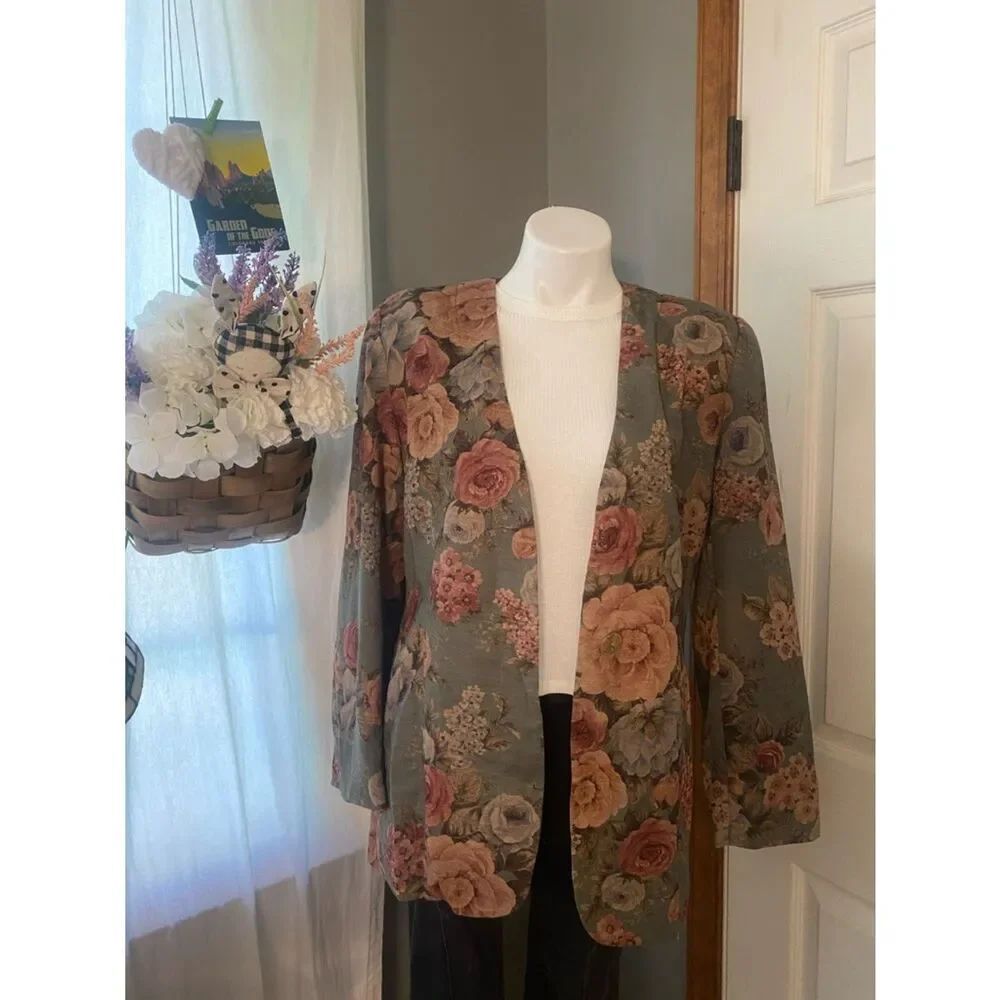 Vintage Floral Open-Front Women’s Blazer in Sage with Rose Print